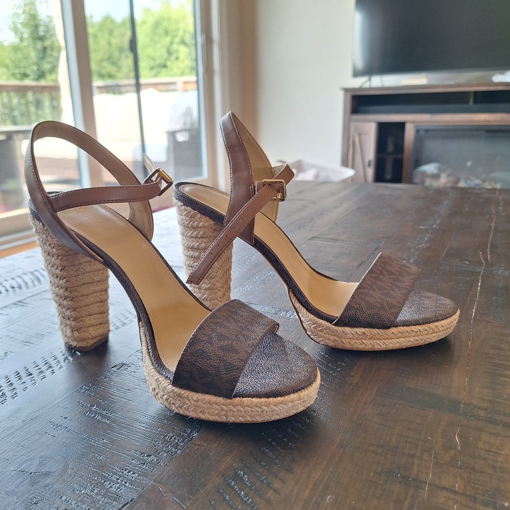 Michael Kors Elegant Brown Sandals